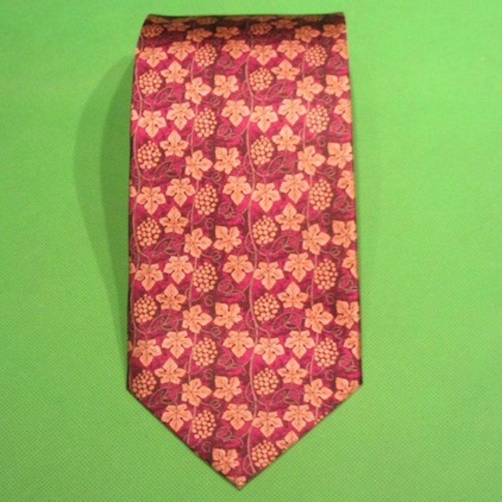 NEW:  English Men's Silk Neck Tie